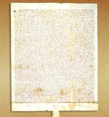 《大憲章》在1215年由英國國王親自簽署，是人權史上的轉捩點。